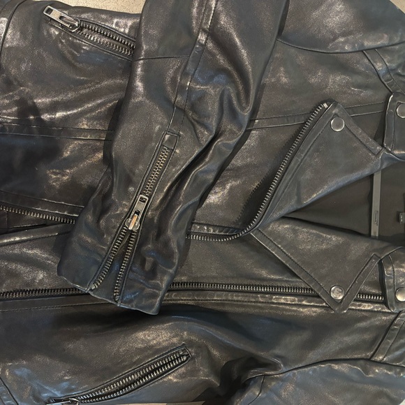 The most PERFECT leather jacket | Mackage for Aritzia - Picture 3 of 4